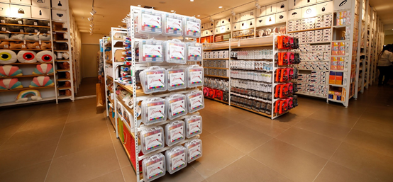 Miniso shelving